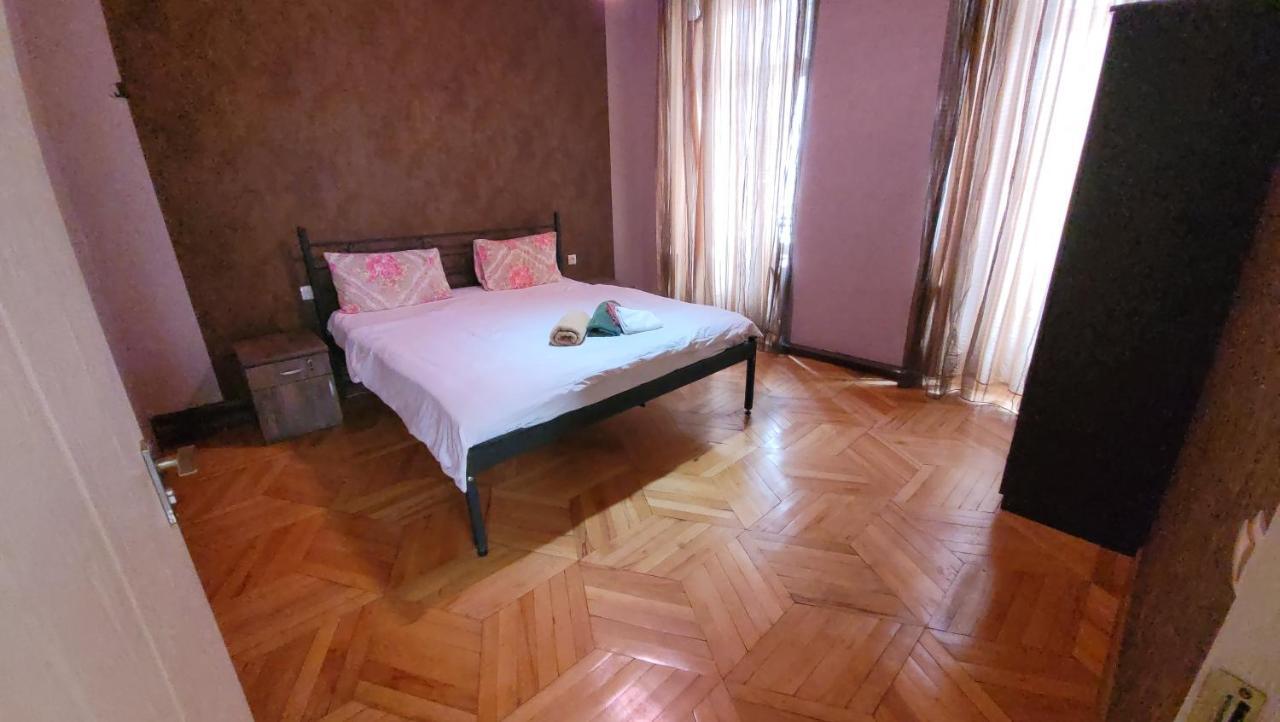 Kiev Hostel Tbilisi ภายนอก รูปภาพ