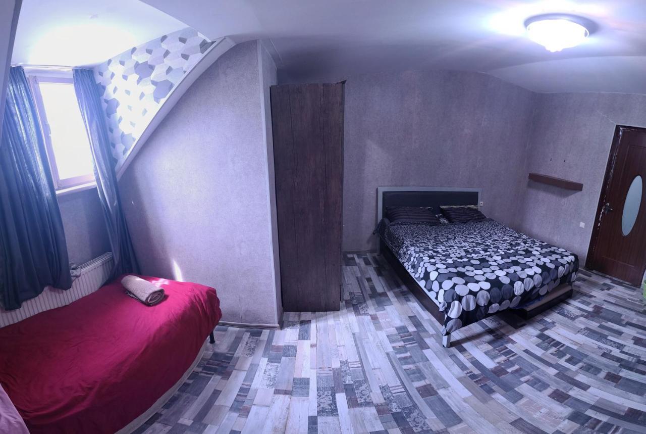 Kiev Hostel Tbilisi ภายนอก รูปภาพ