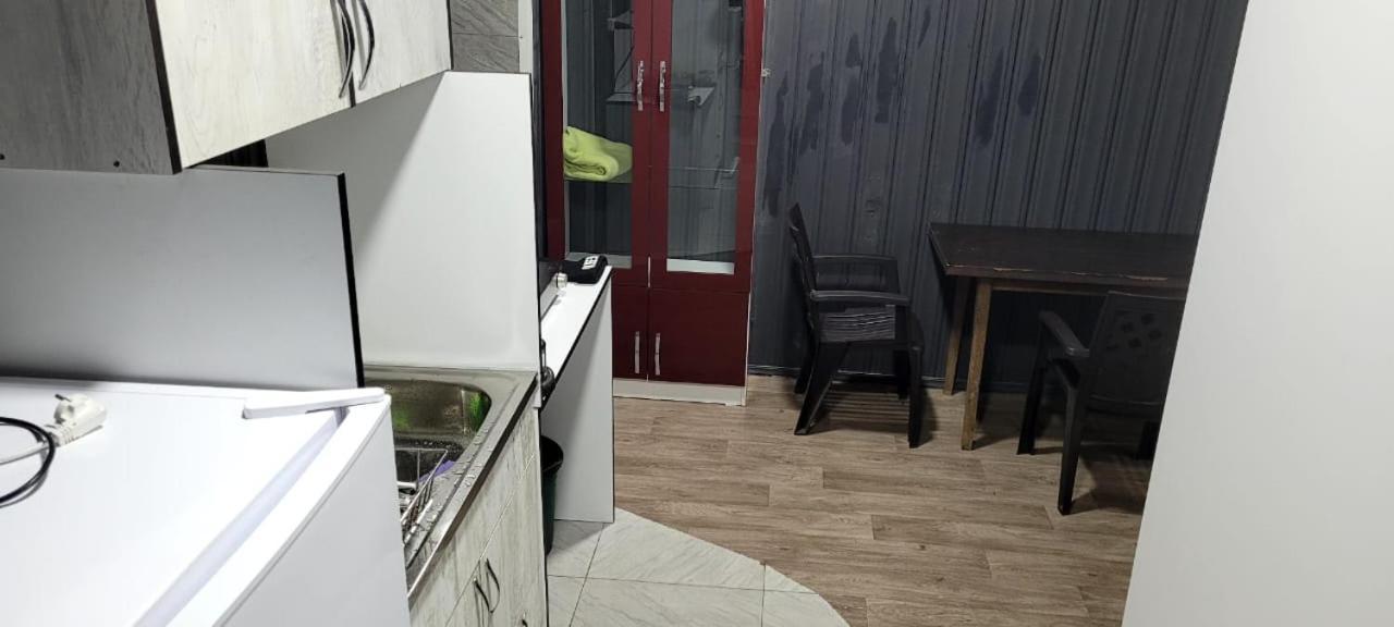 Kiev Hostel Tbilisi ภายนอก รูปภาพ