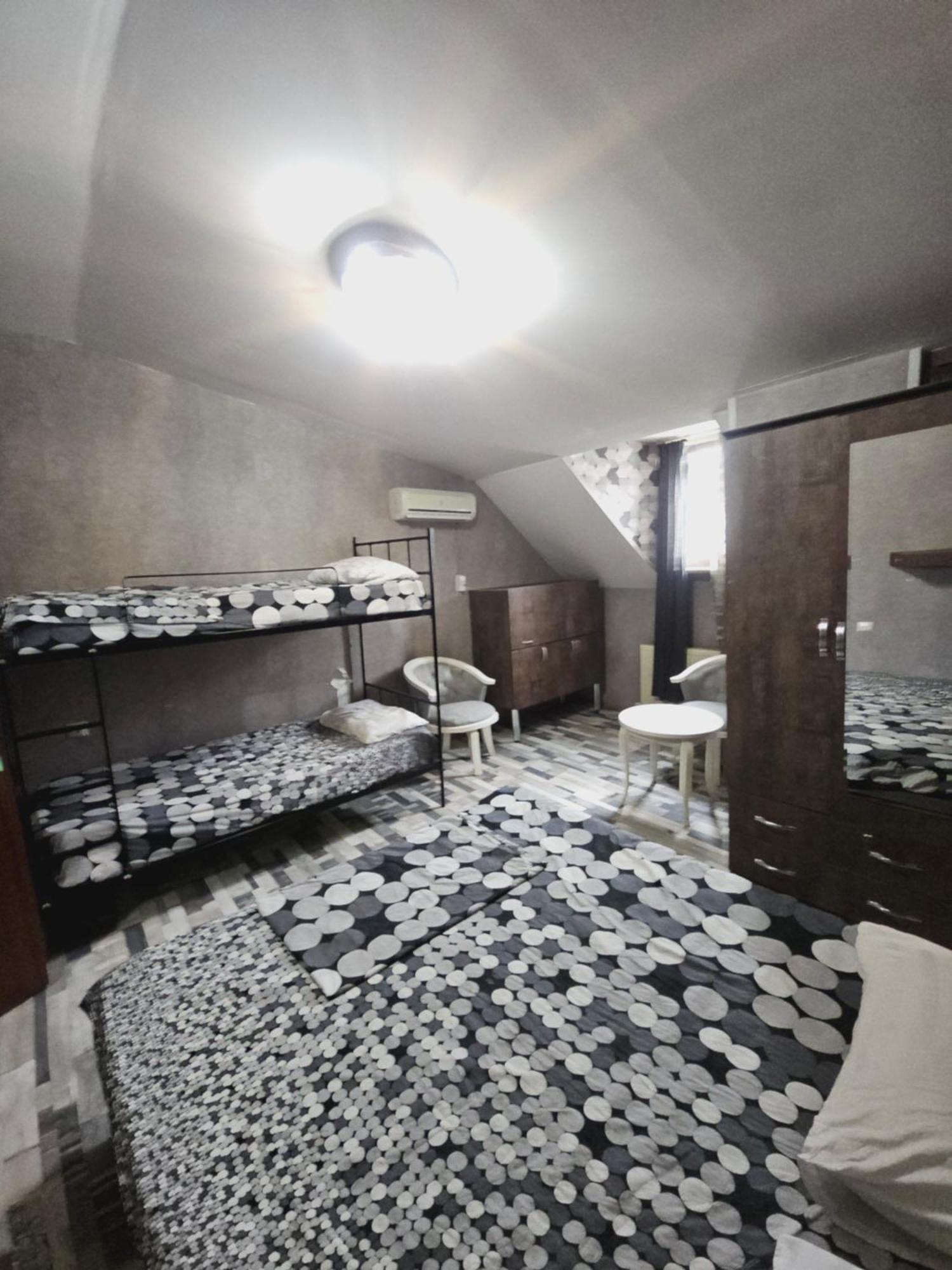Kiev Hostel Tbilisi ภายนอก รูปภาพ