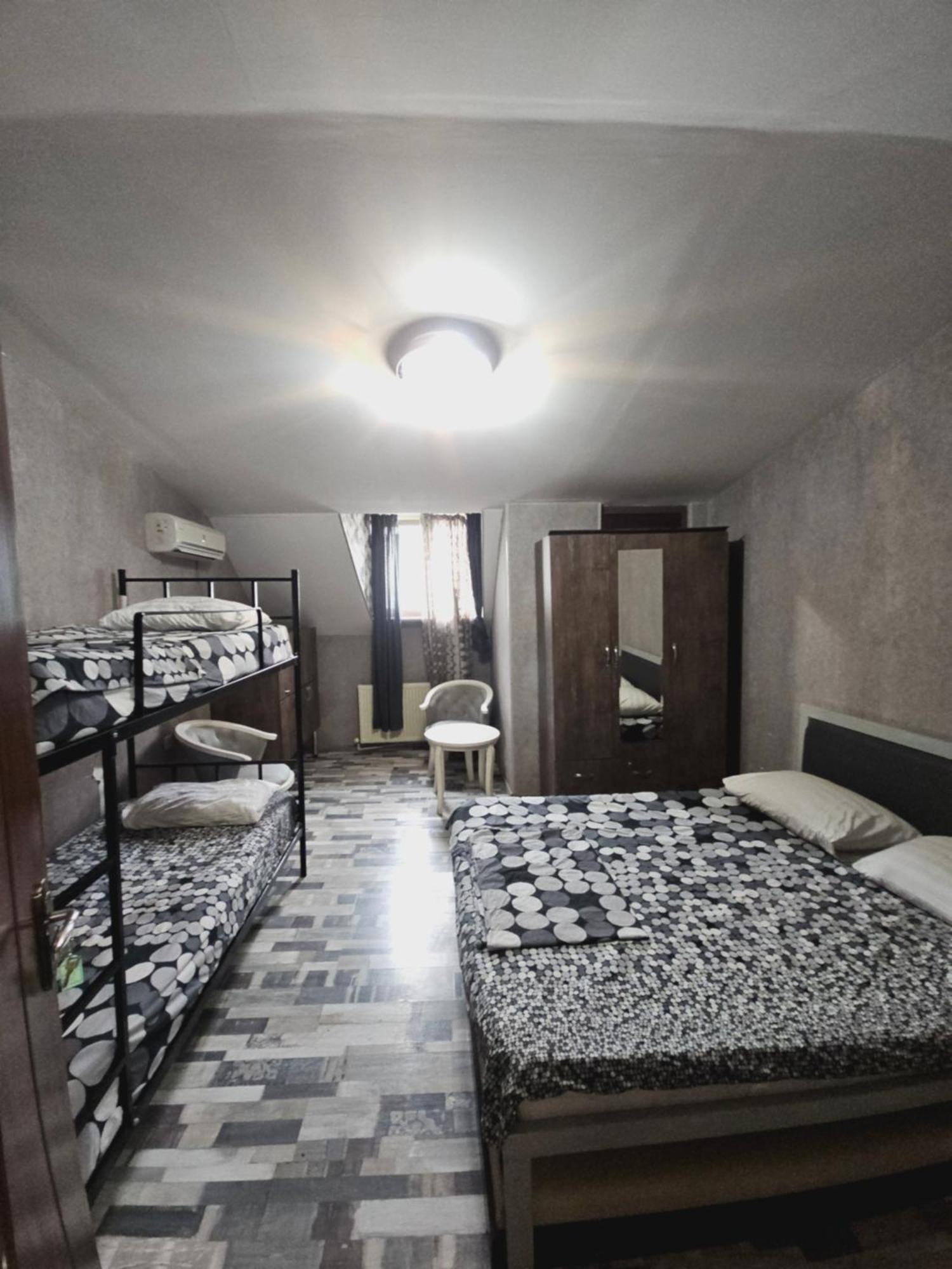 Kiev Hostel Tbilisi ภายนอก รูปภาพ